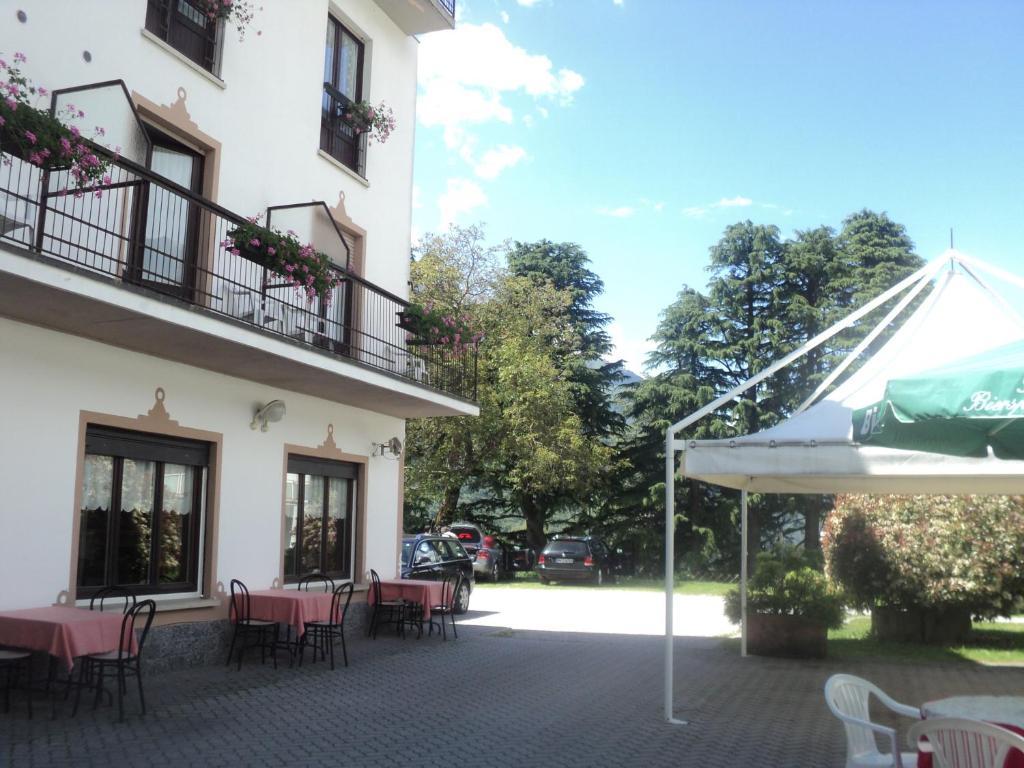 Albergo Del Cacciatore Cremeno Eksteriør billede